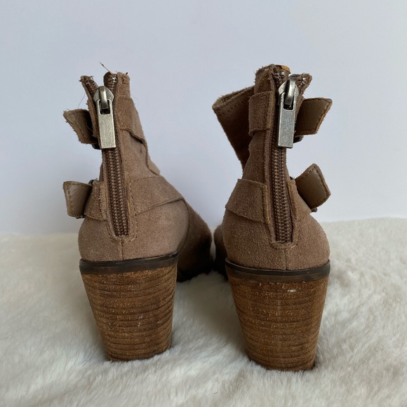 Buckled Boot Suede (purchased in Spain) - Picture 2 of 4